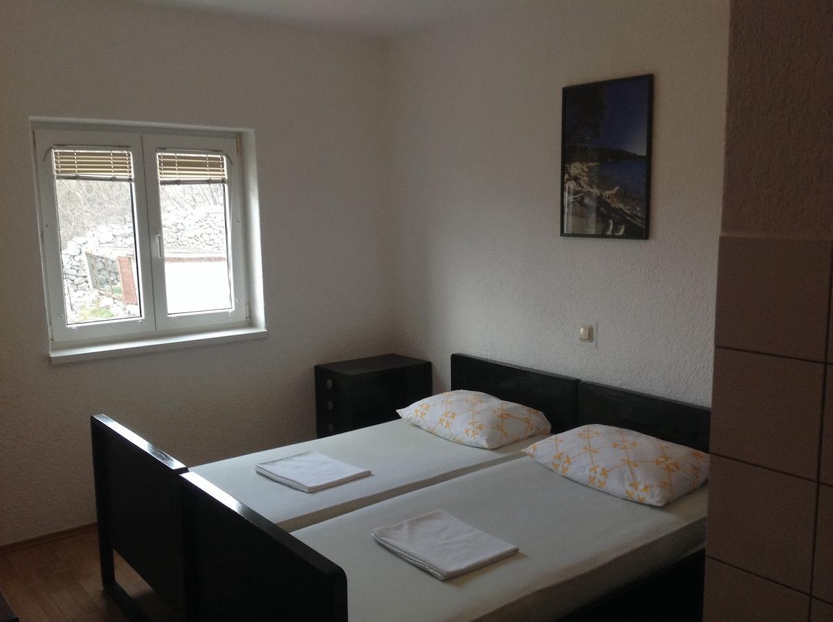 Katarina Apartments And Rooms Sibinj Krmpotski Quarto foto