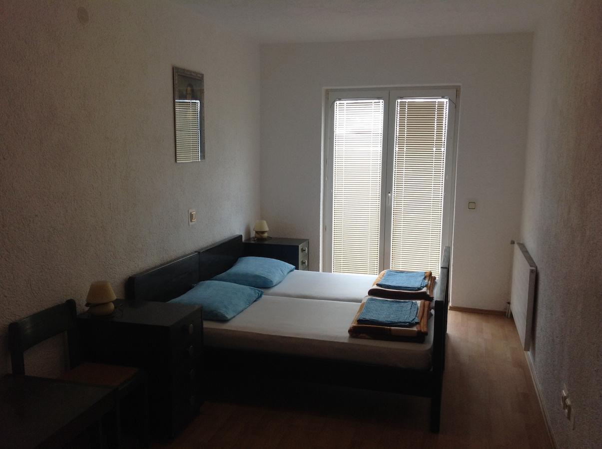 Katarina Apartments And Rooms Sibinj Krmpotski Quarto foto